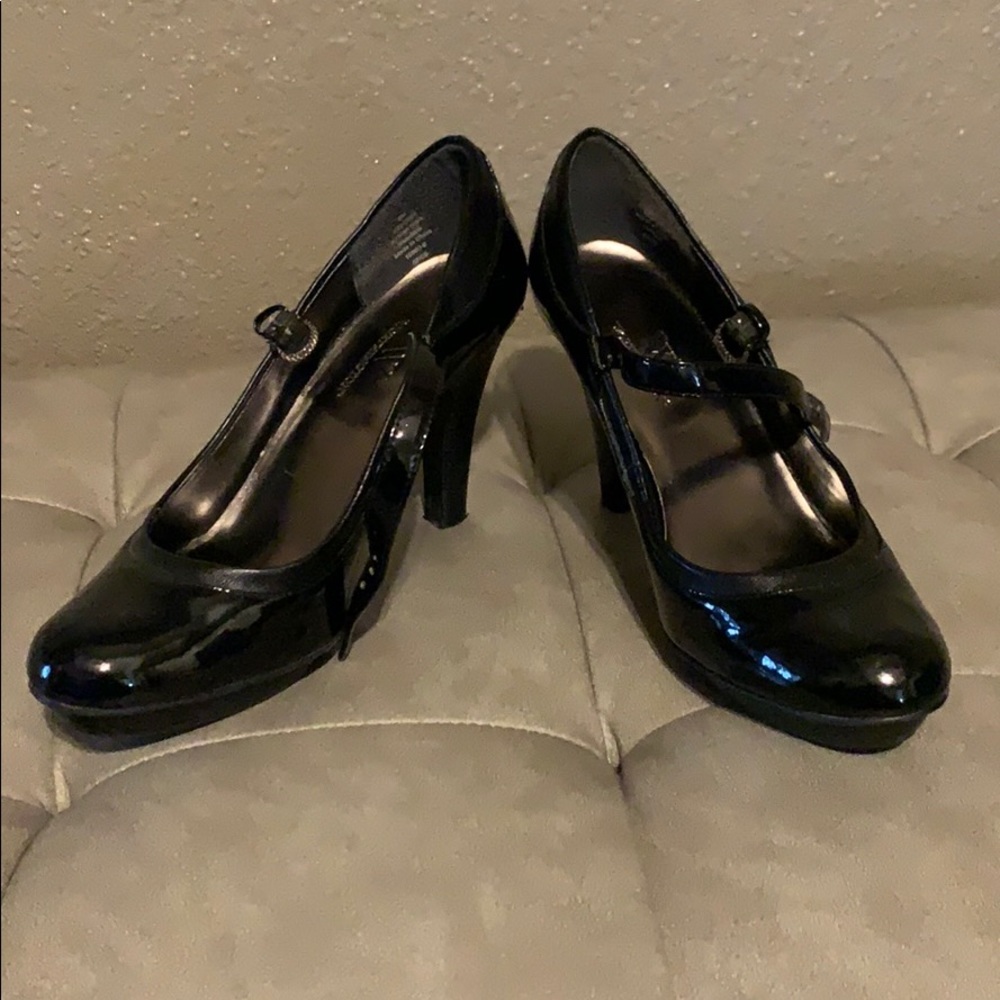 Worthington Mary Jane heels size 6